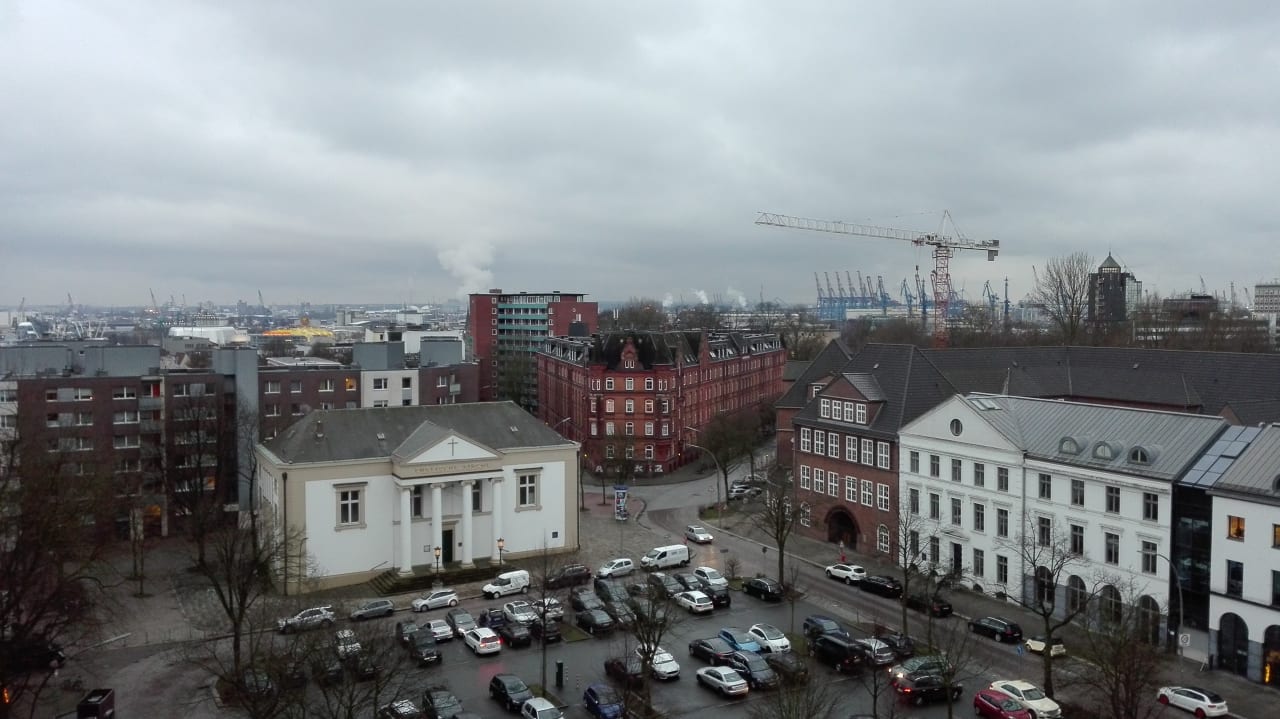 Blick vom Zimmer 844 Richtung Hafen Motel One Hamburg am Michel