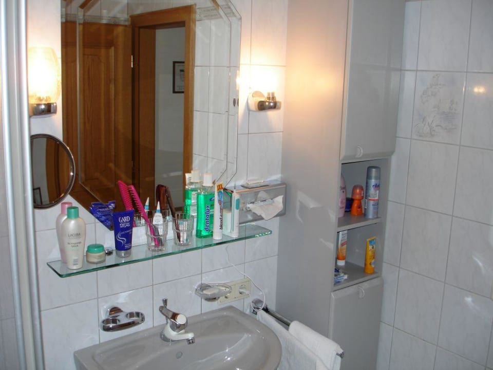 Bilck ins Badezimmer im Haupthaus Hotel Kohlerhof