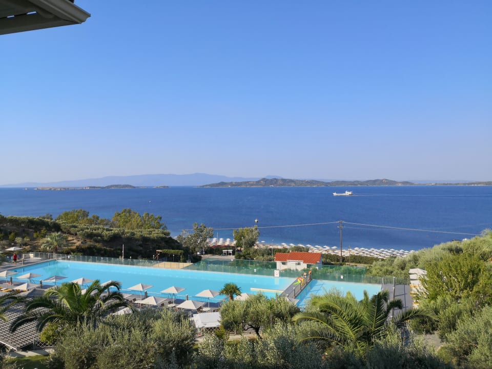 Pool Akrathos Beach Hotel