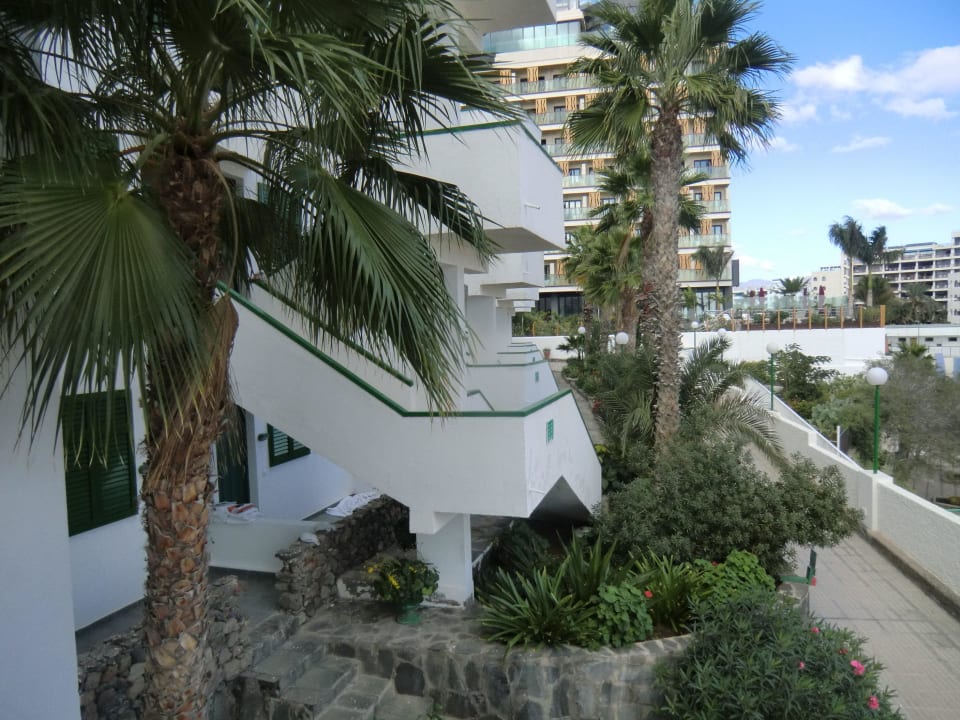 Auf Treppen zu den Eingängen Hotel El Palmar