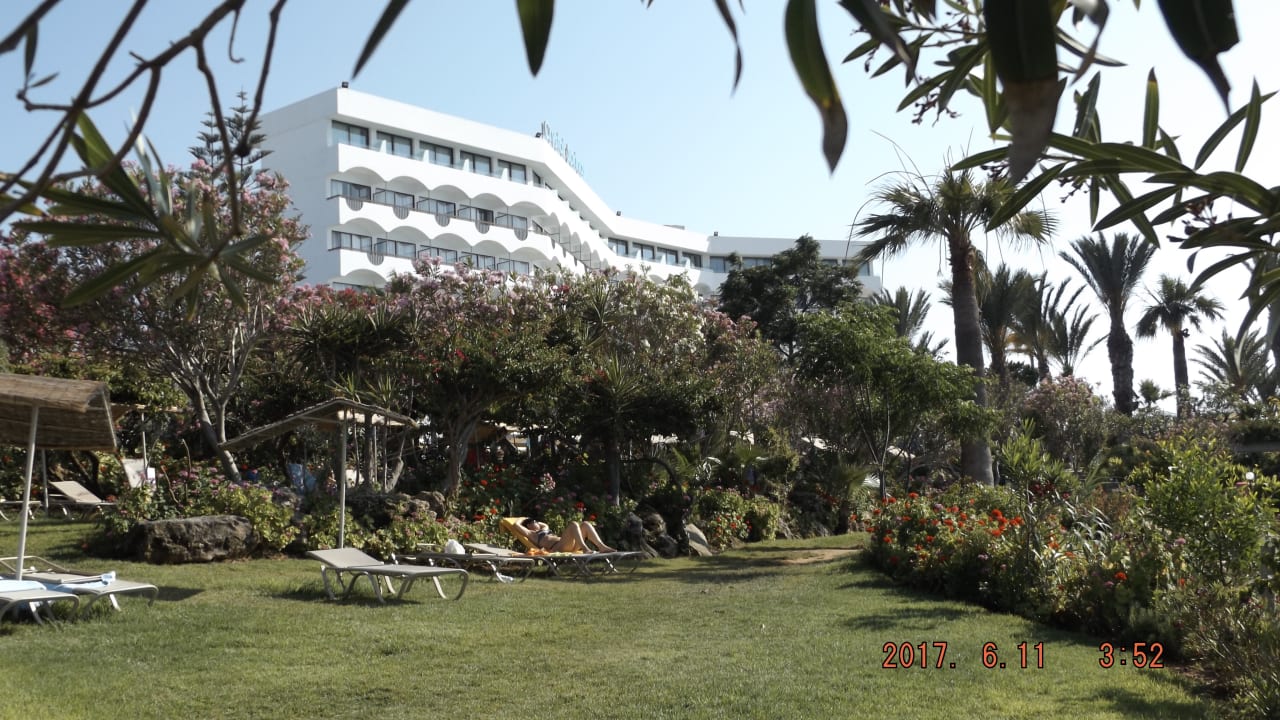 Gartenanlage Crystal Springs Beach Hotel