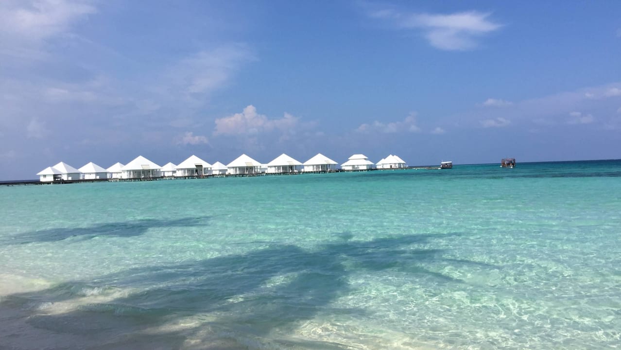 Blick zu den Wasserbungalows ananea Diamonds Athuruga