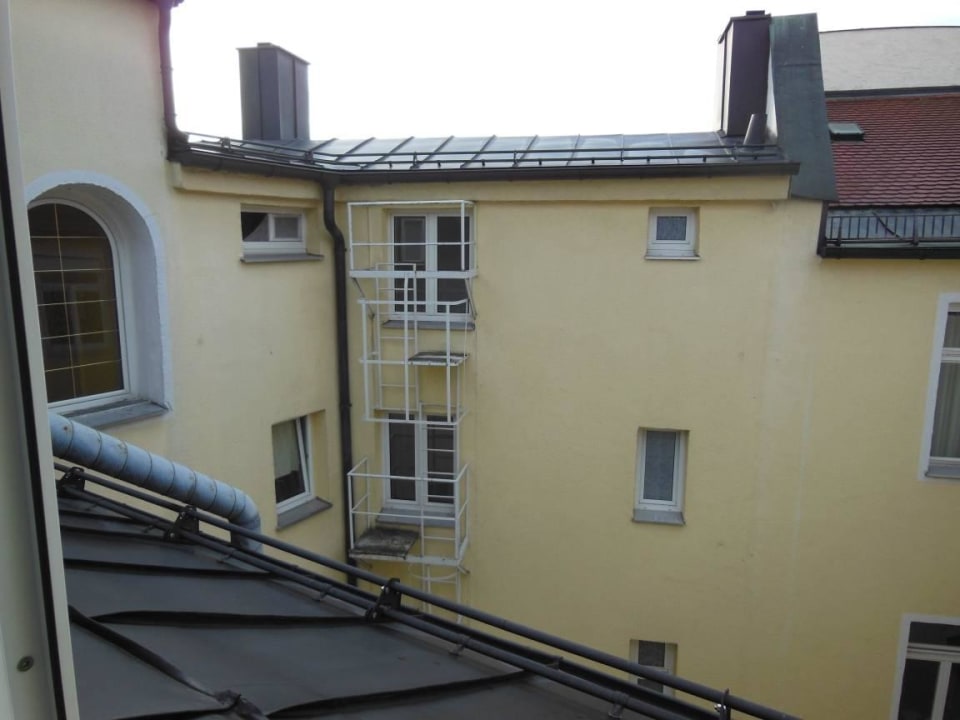 Ausblick auf Innenhof Hotel ADRIA München