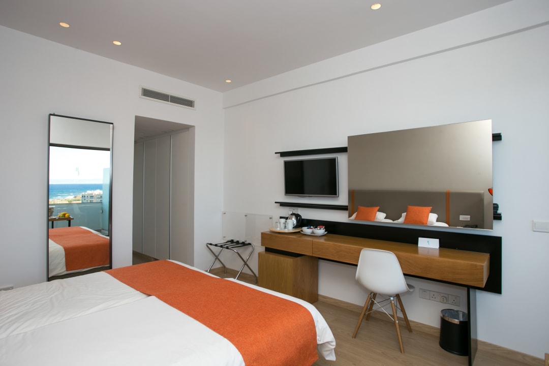 Zimmer Crystal Springs Beach Hotel