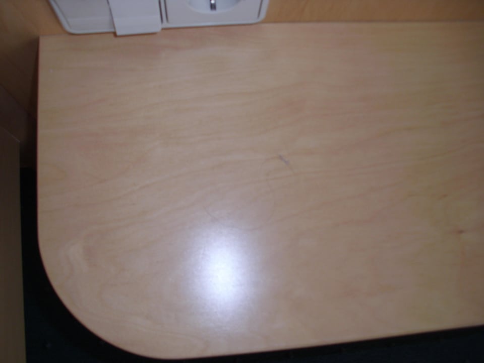 Haare bei der Anreise auf dem Nachttisch Hotel Zontaja