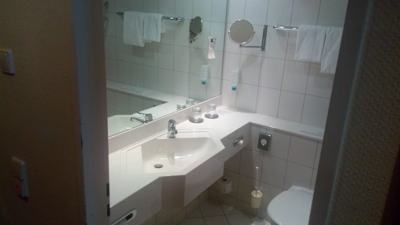 Waschtisch mit großer Ablagefläche Dorint Kongresshotel Mannheim