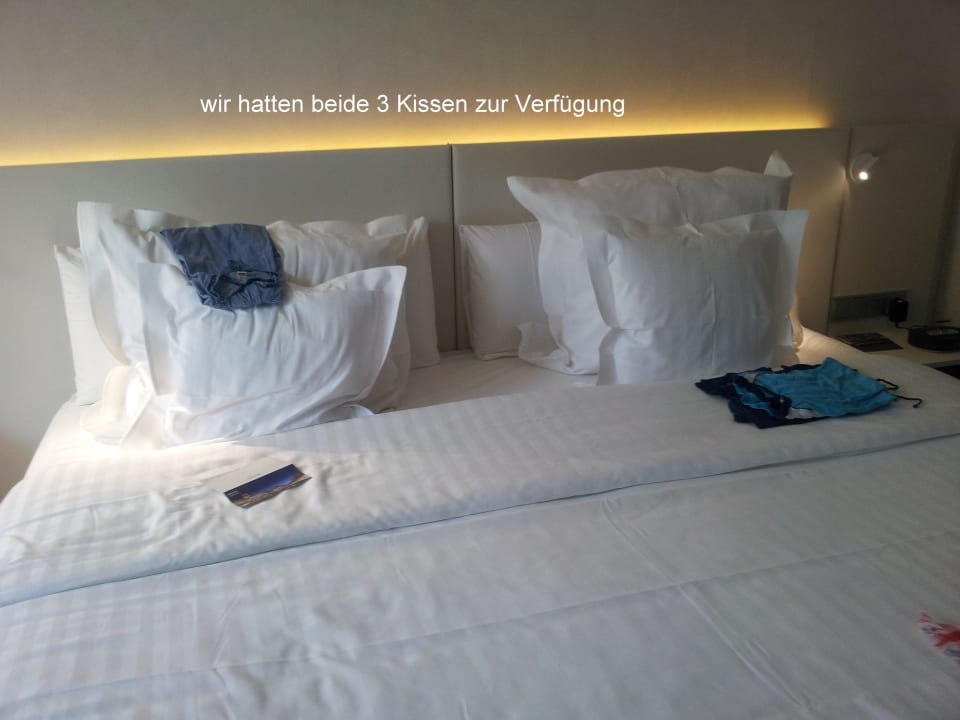 3 Kissen zur Auswahl Barceló Hamburg