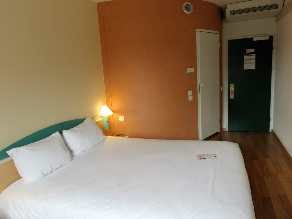 Standard Doppelzimmer #211 Hotel Ibis Geneve Aeroport