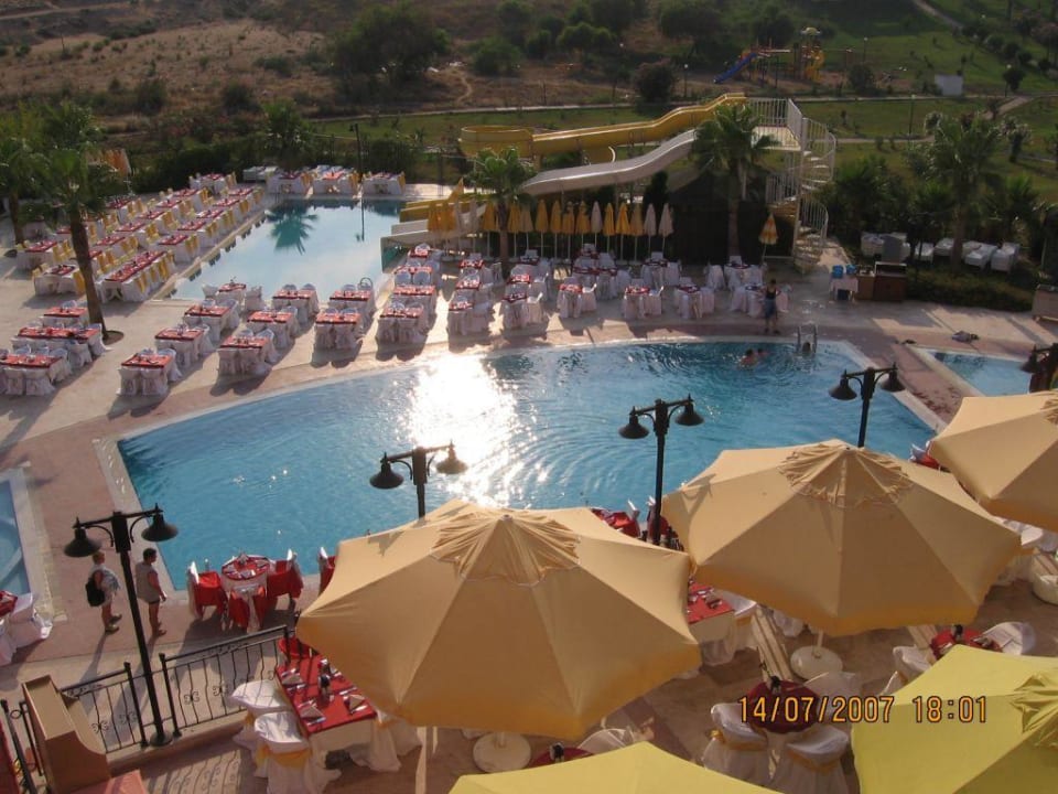 Eingedeckt zum Galaabend Royal Atlantis Beach Hotel