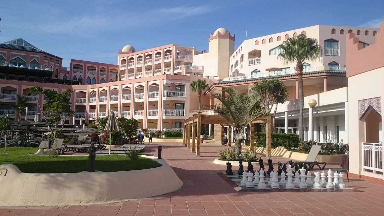 Hotel von der Poolanlage aus H10 Playa Esmeralda - Adults only