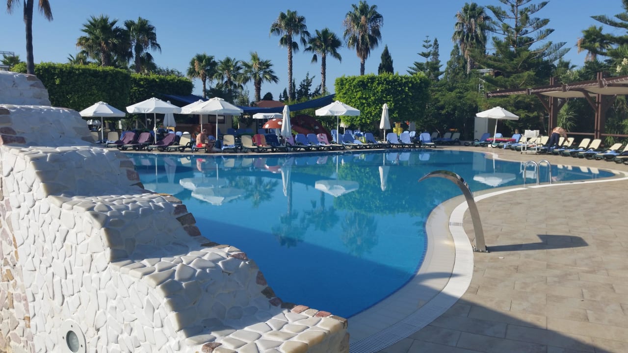 Action-Pool Club Grand Side