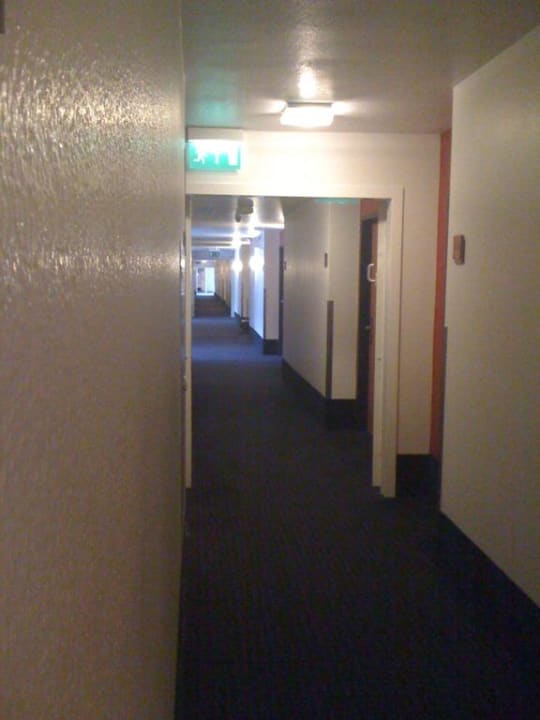 Gang im Hotel IntercityHotel Frankfurt Airport