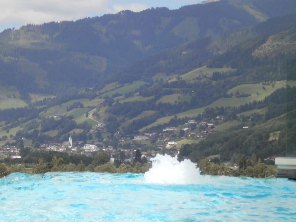 Skyline Pool mit Wirlpool Tauern SPA Zell am See-Kaprun