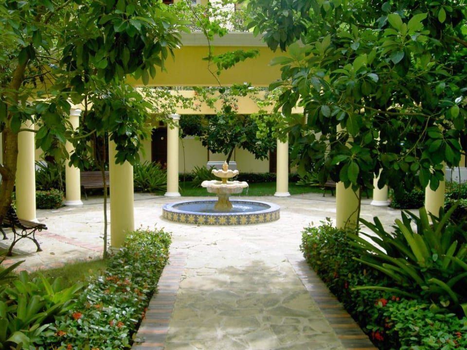 Innenhof Iberostar Selection Hacienda Dominicus