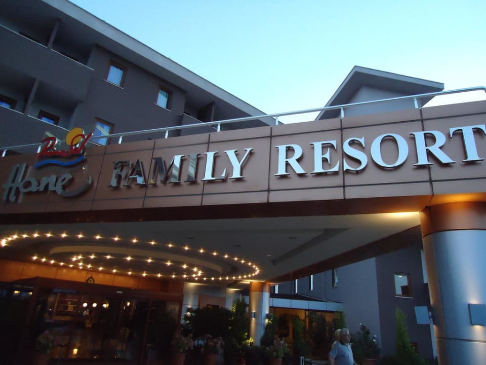 Eingang Hane Family Resort