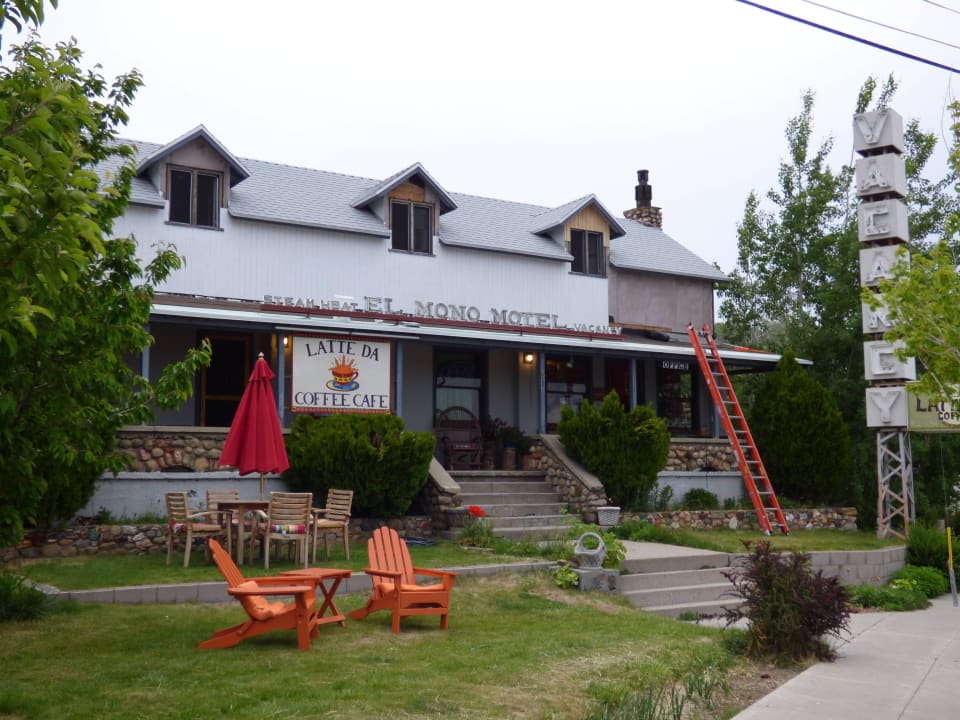 El Mono Motel in Lee Vining El Mono Motel