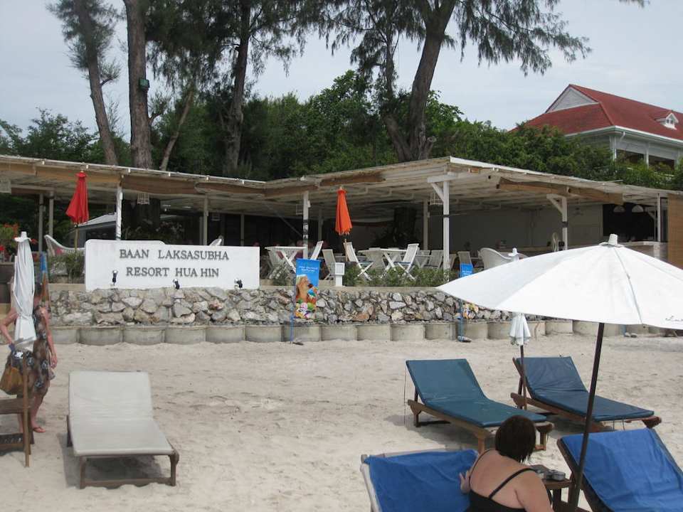 Das Restaurant vom Strand aus Laksasubha Hua Hin