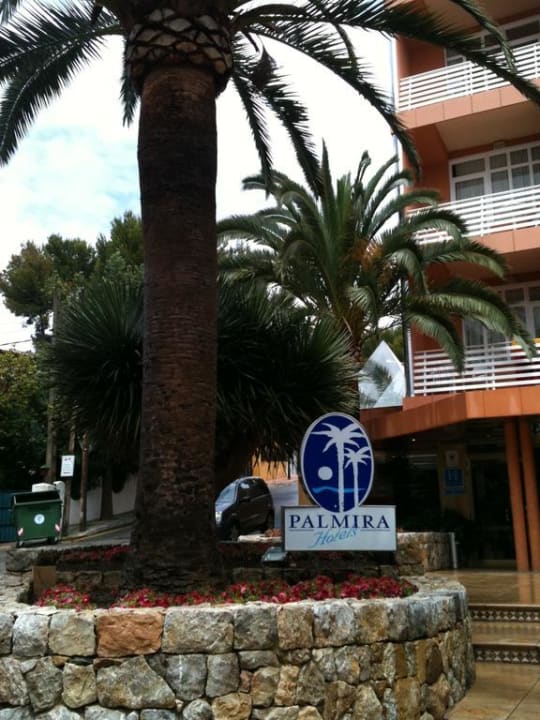 Hoteleingang allsun Hotel Cormoran
