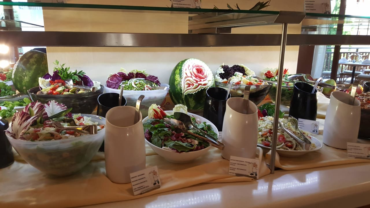 Ein paar Salate. Aegean Melathron Thalasso Spa Hotel