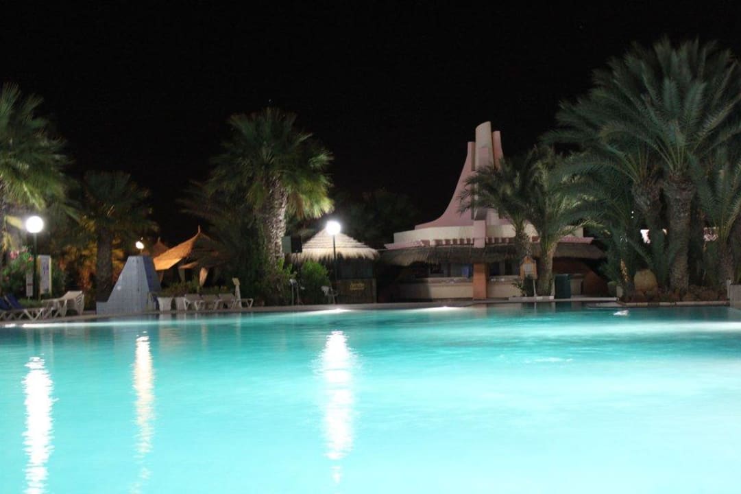 Pool am Abend Iberostar Waves Mehari Djerba