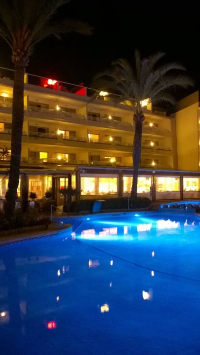 Bei Nacht toll beleuchtet VIVA Golf - Adults only 18+