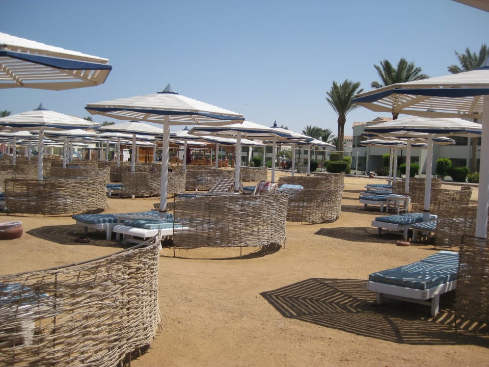 Schöner aber etwas grobkörniger Strand Pickalbatros Dana Beach Resort - Hurghada