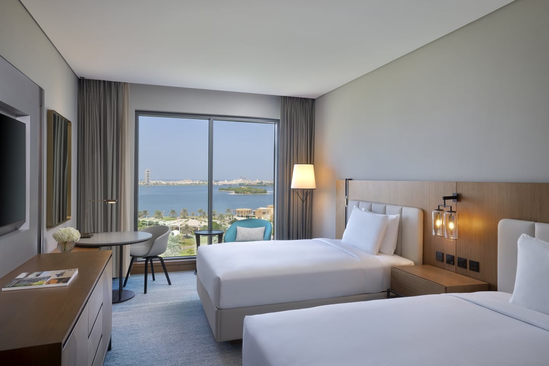 Zimmer DoubleTree by Hilton Sharjah Waterfront Hotel & Residences