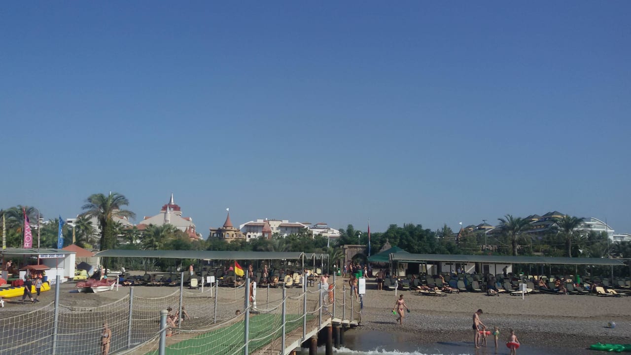 Blick vom Meer zur Hotelanlage Belek Beach Resort Hotel
