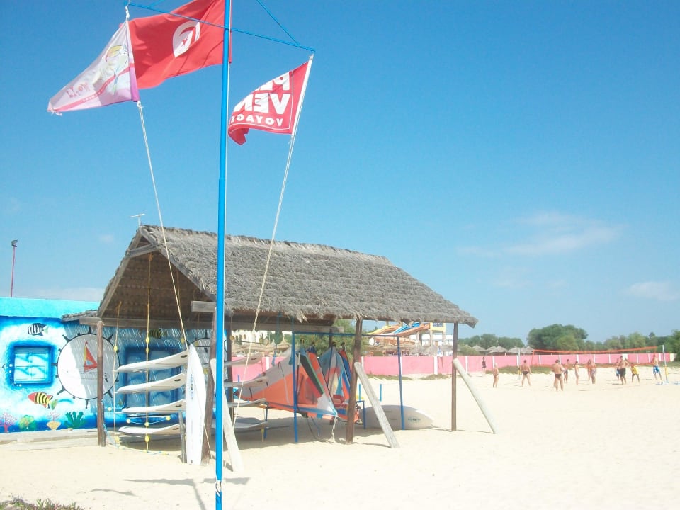 Волейбольная площадка и сарай для лодок Hawai Beach Club