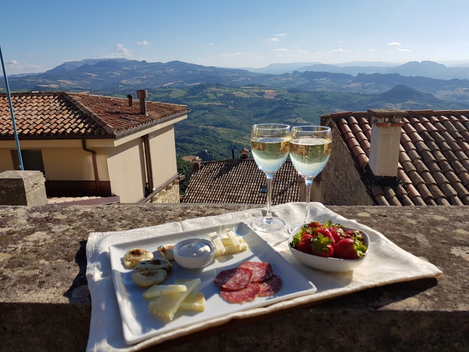 Zimmer Titano Suites Hotel