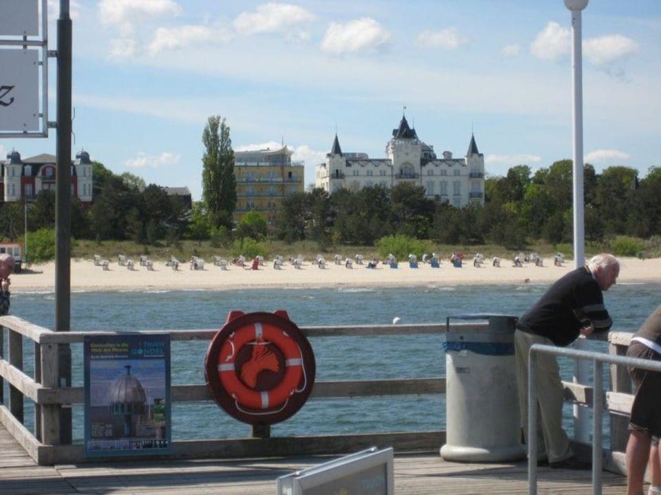 Blick von der Seebrücke auf das Palace Usedom Palace Hotel
