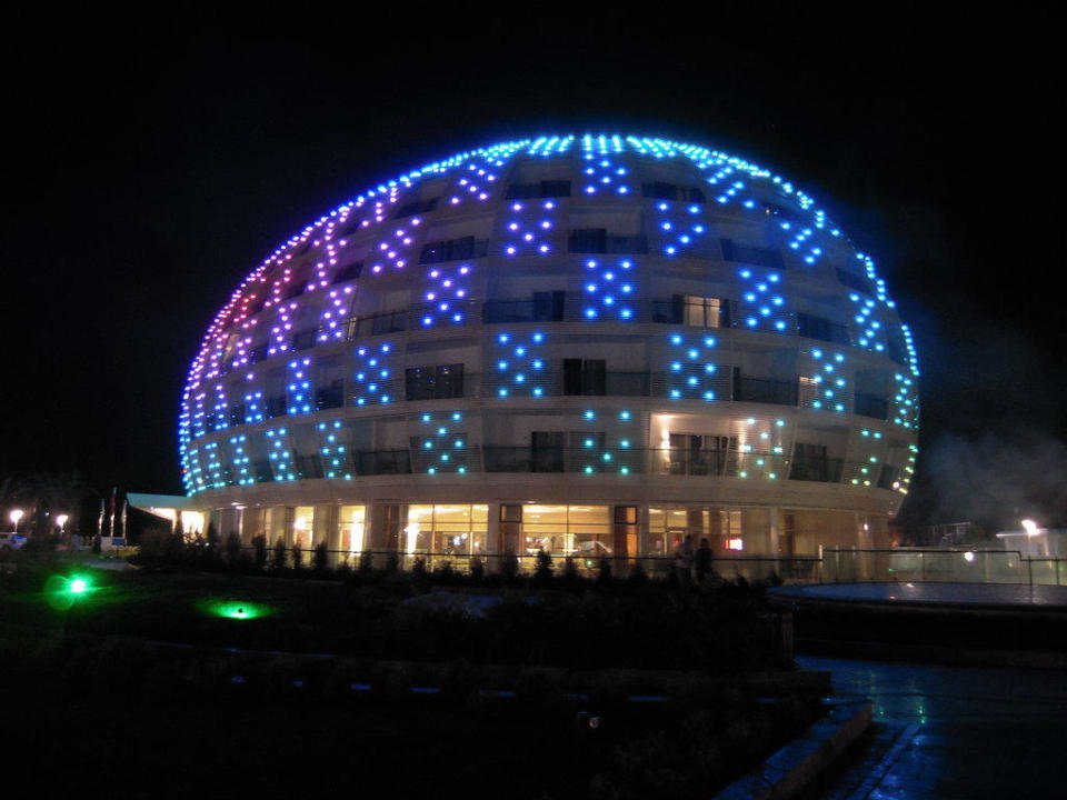 Hotel bei Nacht Gold Island Selected