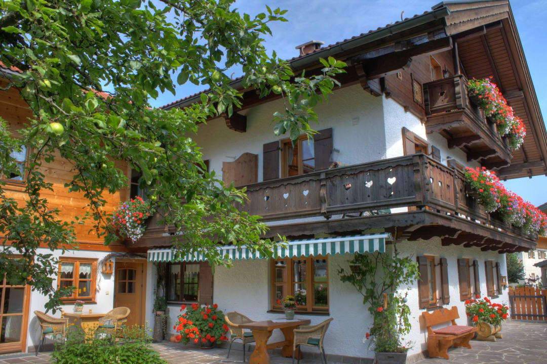 Haus Süd- und Ostseite Ferienwohnungen Hirschbichler