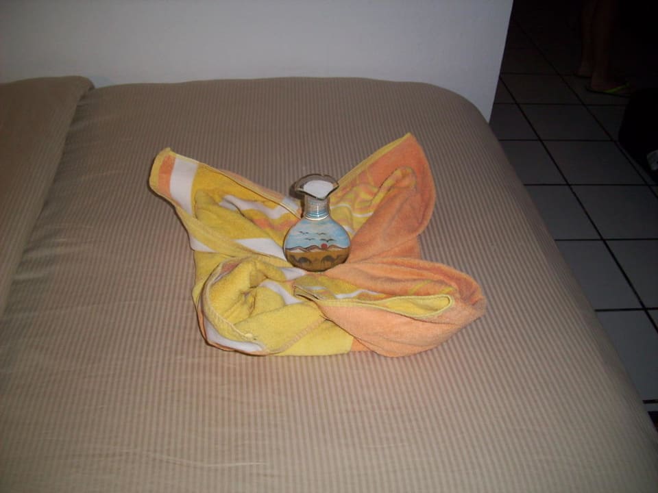 Roomboys Art Aladdin Beach Resort