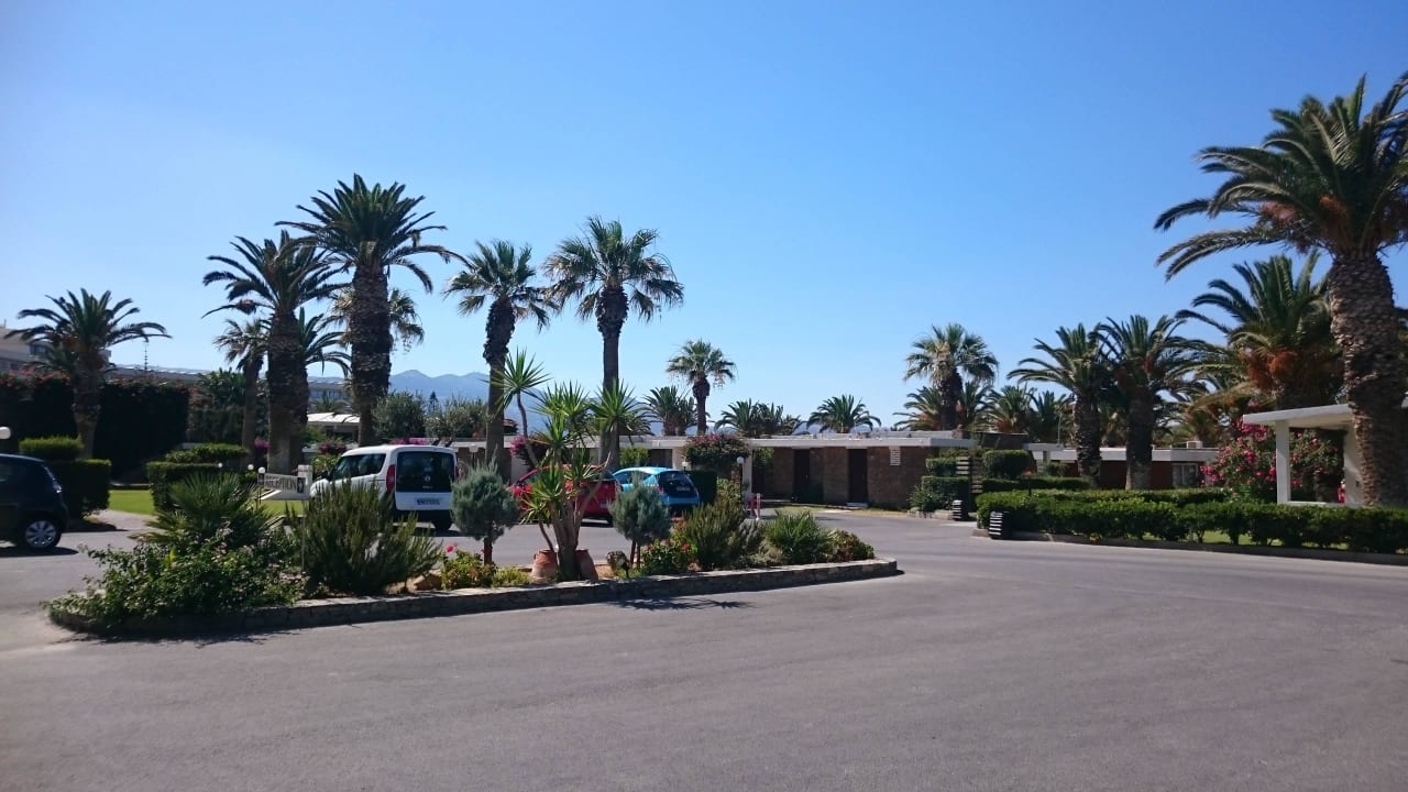 Ansicht von der Lobby aus auf Garten und Bungalows Civitel Creta Beach