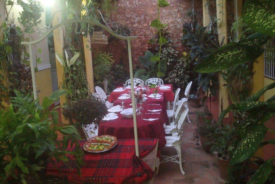 Patio Hostal Buri y Nesti Hostal Buri y Nesti