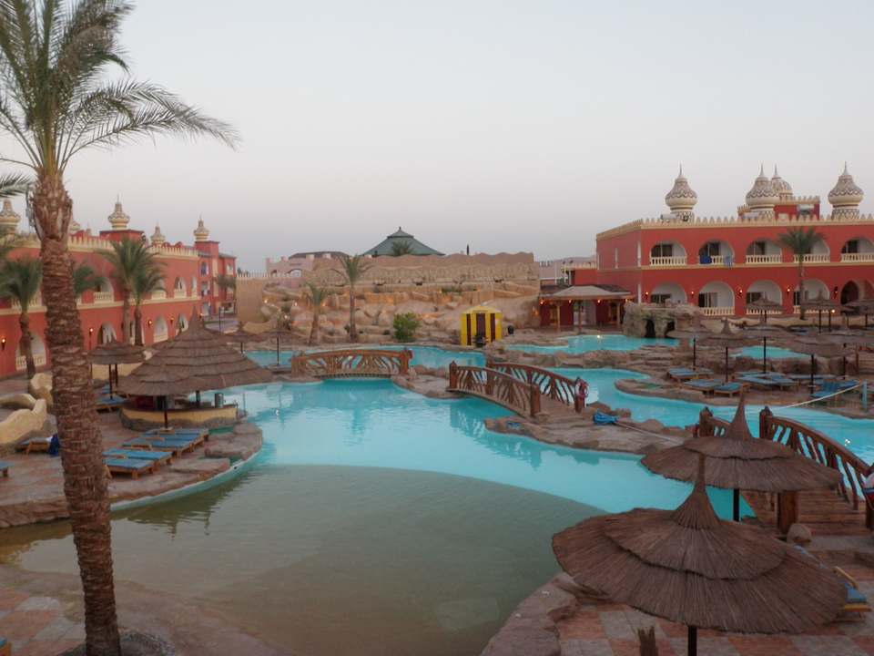 Basen głowny Pickalbatros Alf Leila Wa Leila Resort - Neverland Hurghada