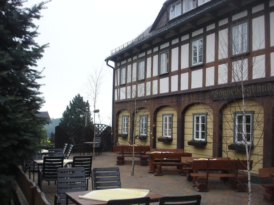 Blick auf die Terrasse Ringhotel Sonnebergbaude