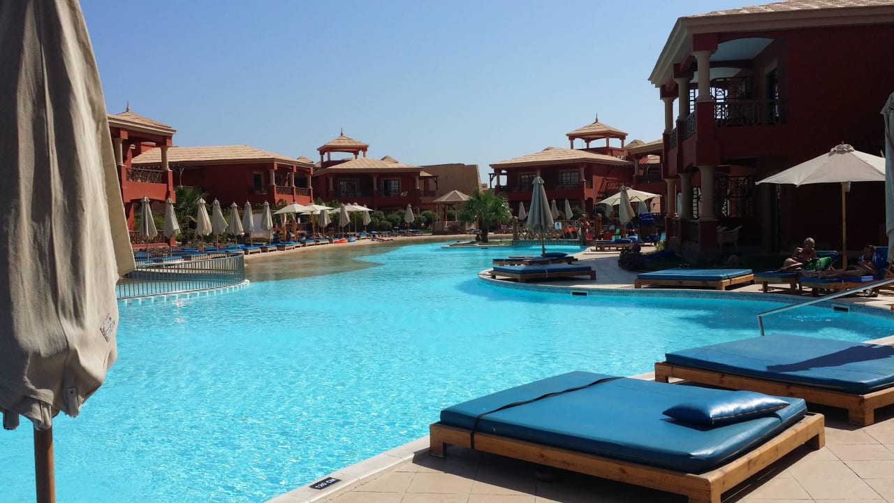 Unser Pool vorm Zimmer  Pickalbatros Alf Leila Wa Leila Resort - Neverland Hurghada