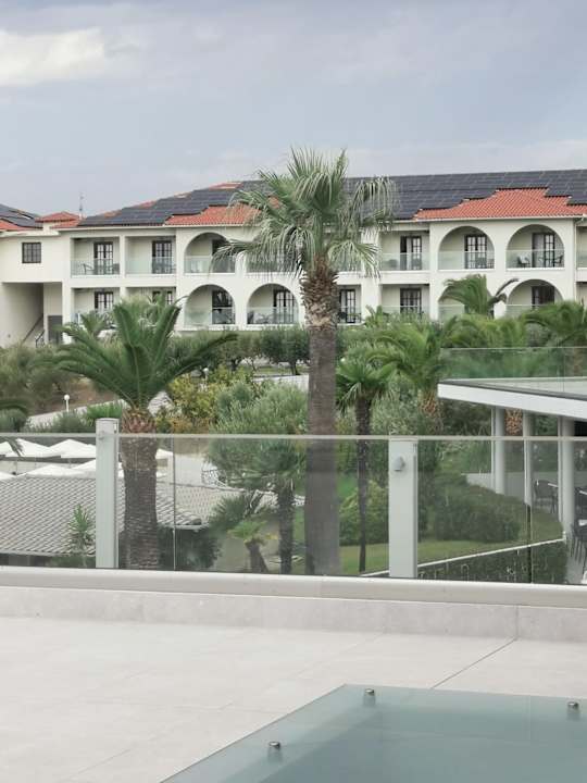 Außenansicht Akrathos Beach Hotel