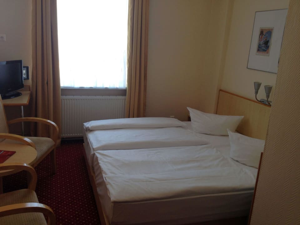Enges Zimmer PLAZA INN Hamburg Moorfleet