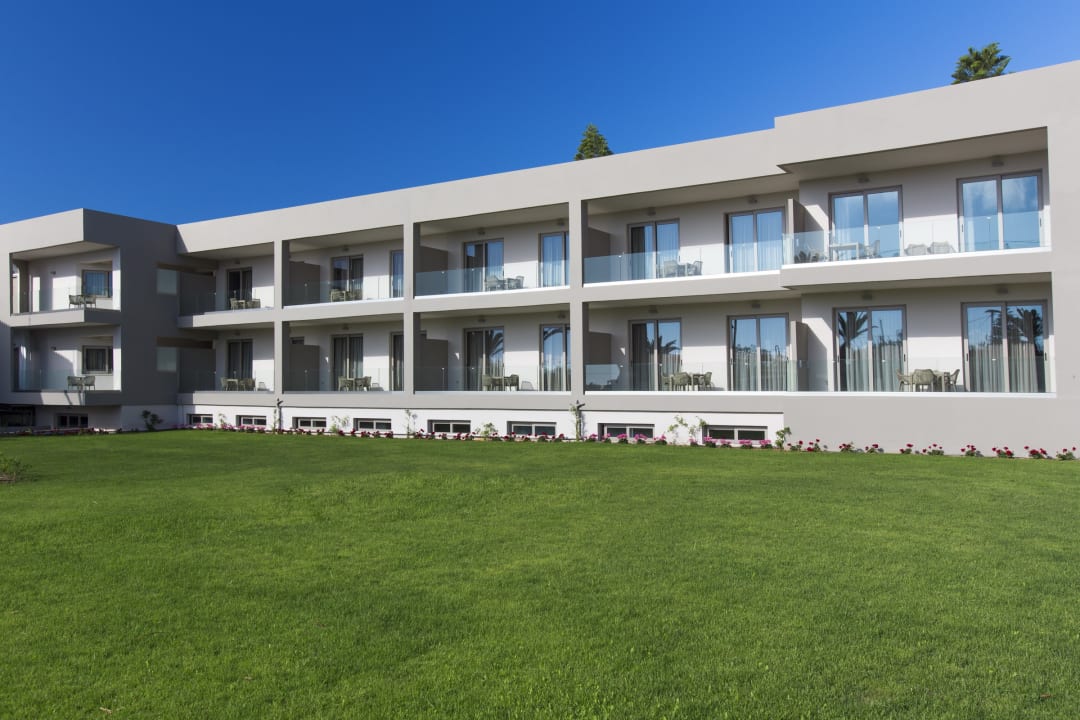 Außenansicht Hotel Marinos Beach