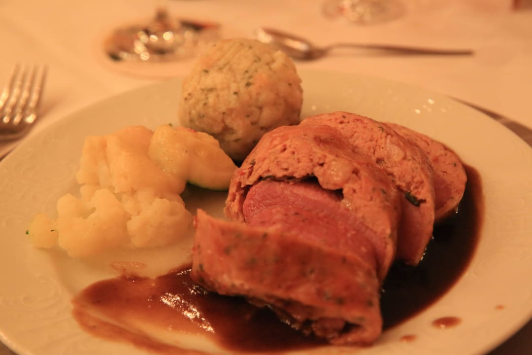 GAng 5 - Rhön-Lamm-Filet in Kräuter-Steinpilzmante Landgasthof Zum Jossgrund