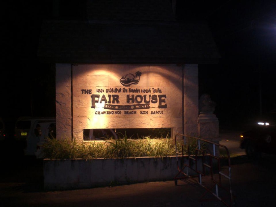 Eingang The Fair House Beach Resort