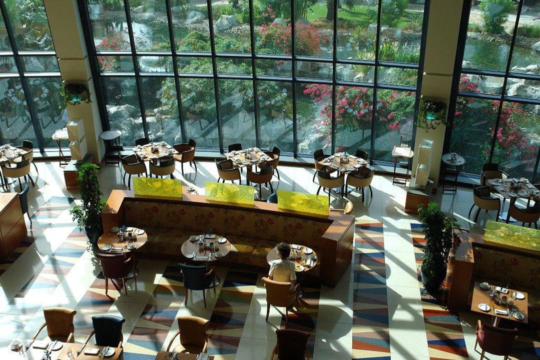 Views-Restaurant Hotel Le Meridien Al Aqah Beach Resort