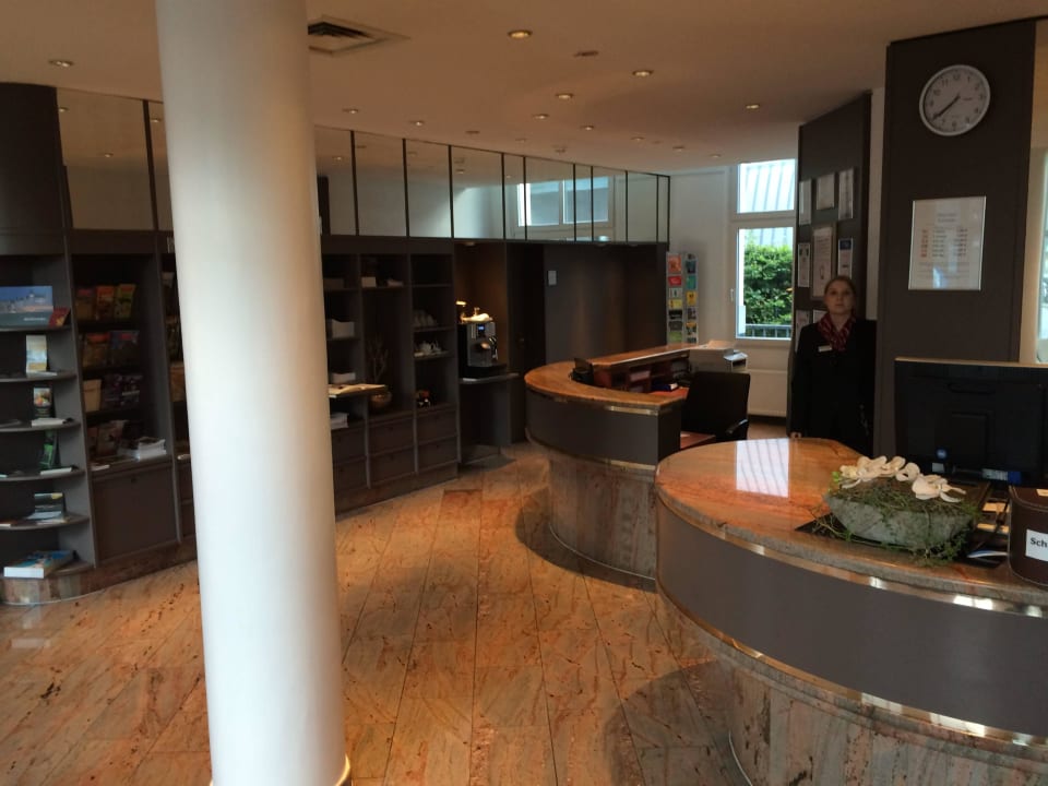 Rezeption Steigenberger Hotel Bielefelder Hof