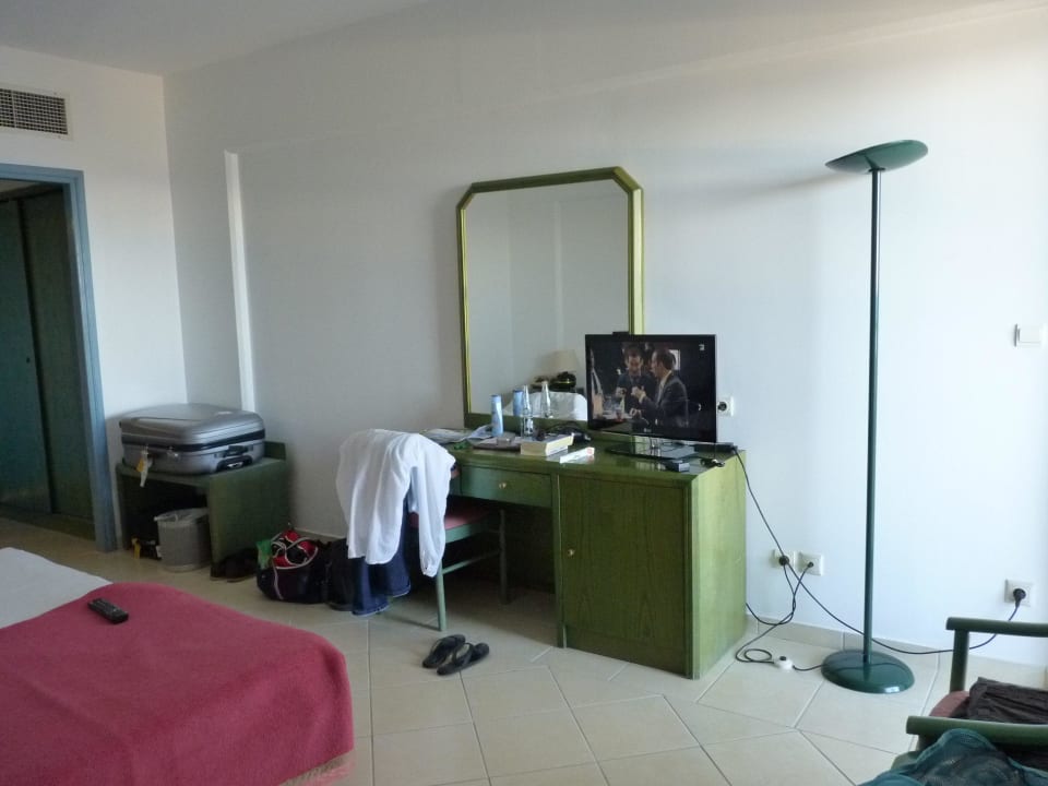 Neuer Fernseher, alte Möbel Rodos Princess Beach Hotel & Spa