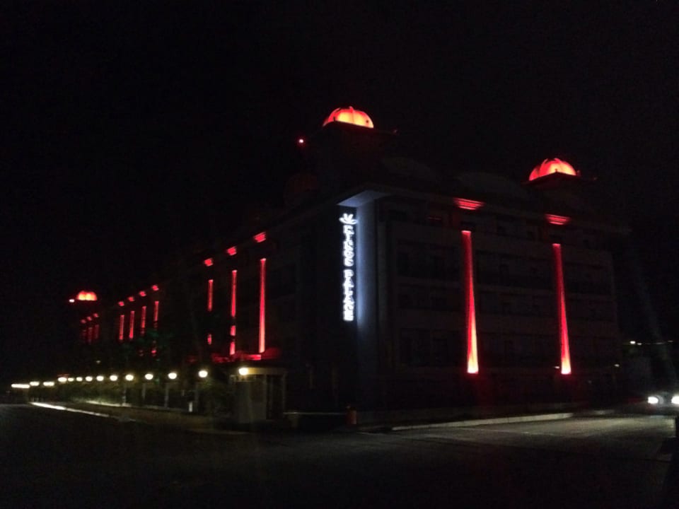 By night Aydinbey Kings Palace & Spa