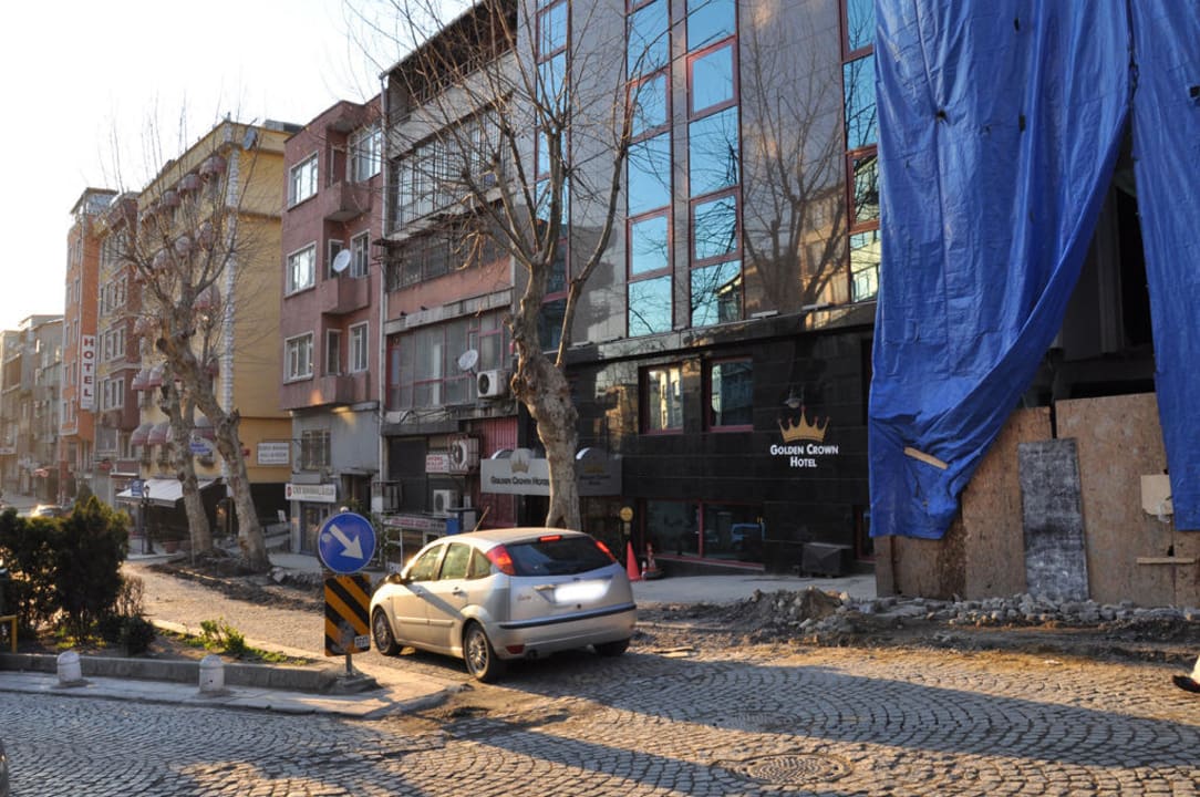 Außen Golden Crown Hotel