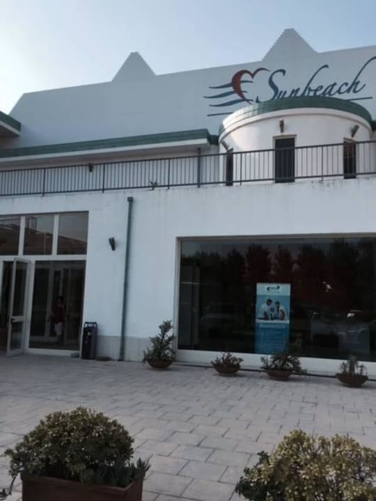 Keine frische Farbe, gar nichts  Club Esse Sunbeach